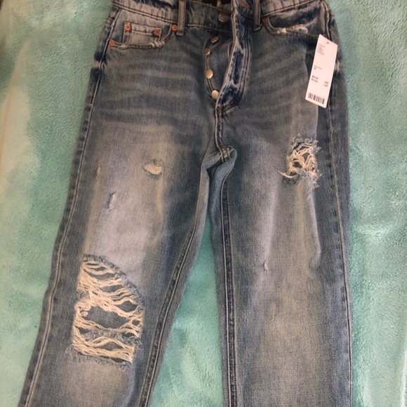 Mom Jeans - Picture 2 of 5